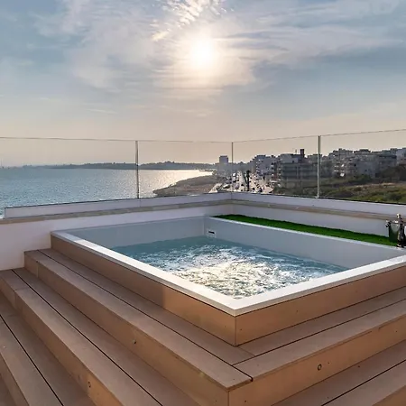 Attico Tour - Vista Mare - Jacuzzi Apartment
